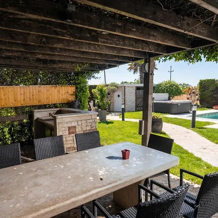 Evan By Briskva Appartement *