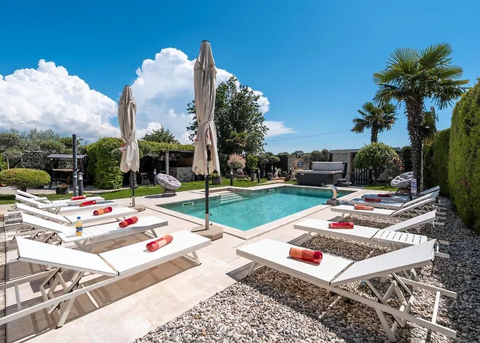 Апартаменти Evan By Briskva Пореч